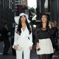 Kim Kardashian and Kourtney Kardashian walking in Manhattan - Photos | Picture 96863